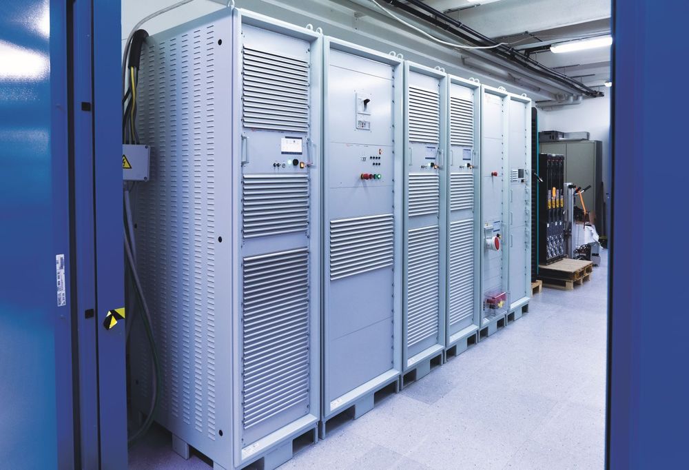 Three-phase network simulator with continuous 90 kW output