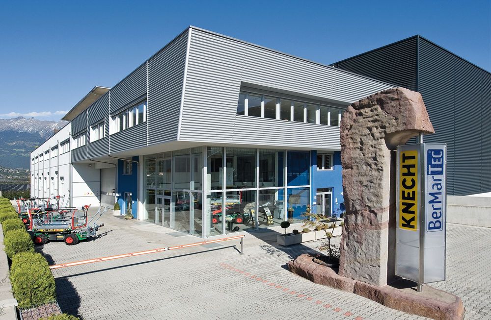 Firmengebäude BerMarTEC / KNECHT in der Industriezone Lana