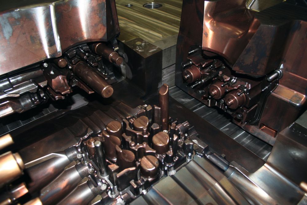 Die-casting mold for aluminium
pressure molding