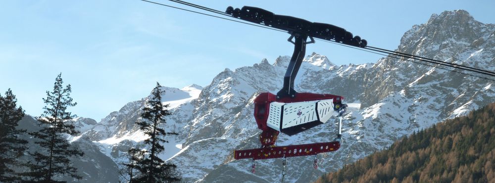 Sistema di gru a cavo permanente, equipaggiato con uno Skybull 60, con carico utile di 24t, cava di marmo di Lasa (BZ - Italia)