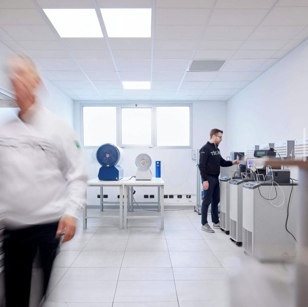 Vista nel nostro laboratorio LAT (sede principale a Brescia) per la taratura accreditata di sensori di temperatura.