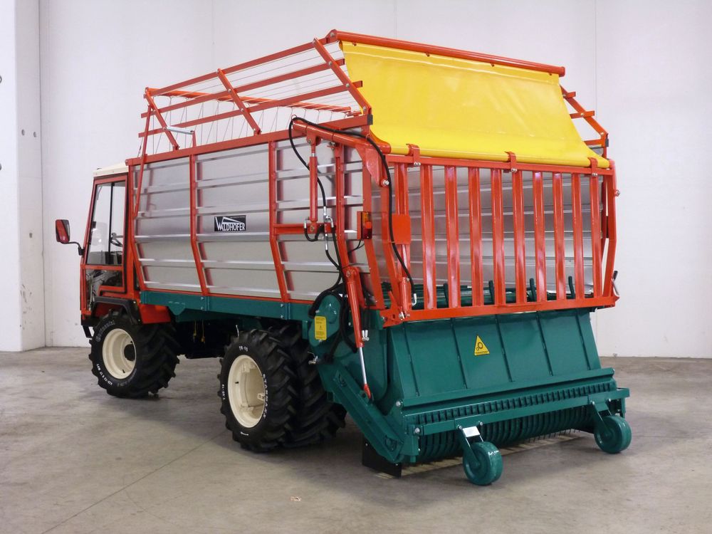 Hay loader with ideal power-to-weight ratio