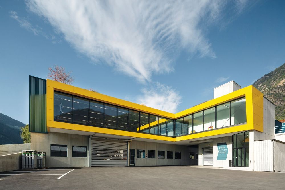 Firmensitz mit großen Showroom
