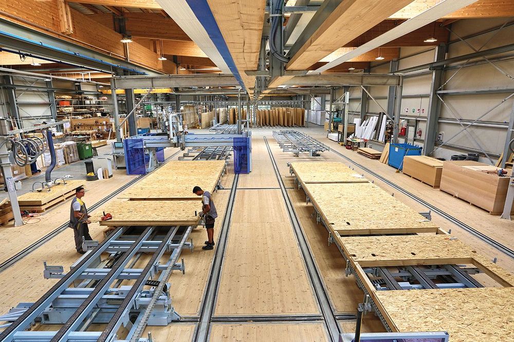 At the Campo di trens production site, we manufacture prefabricated timber and steel elements (load-bearing structures and walls).
